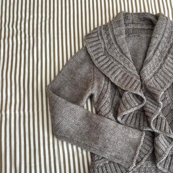 VINTAGE RUFFLE CARDIGAN - Picture 3 of 6